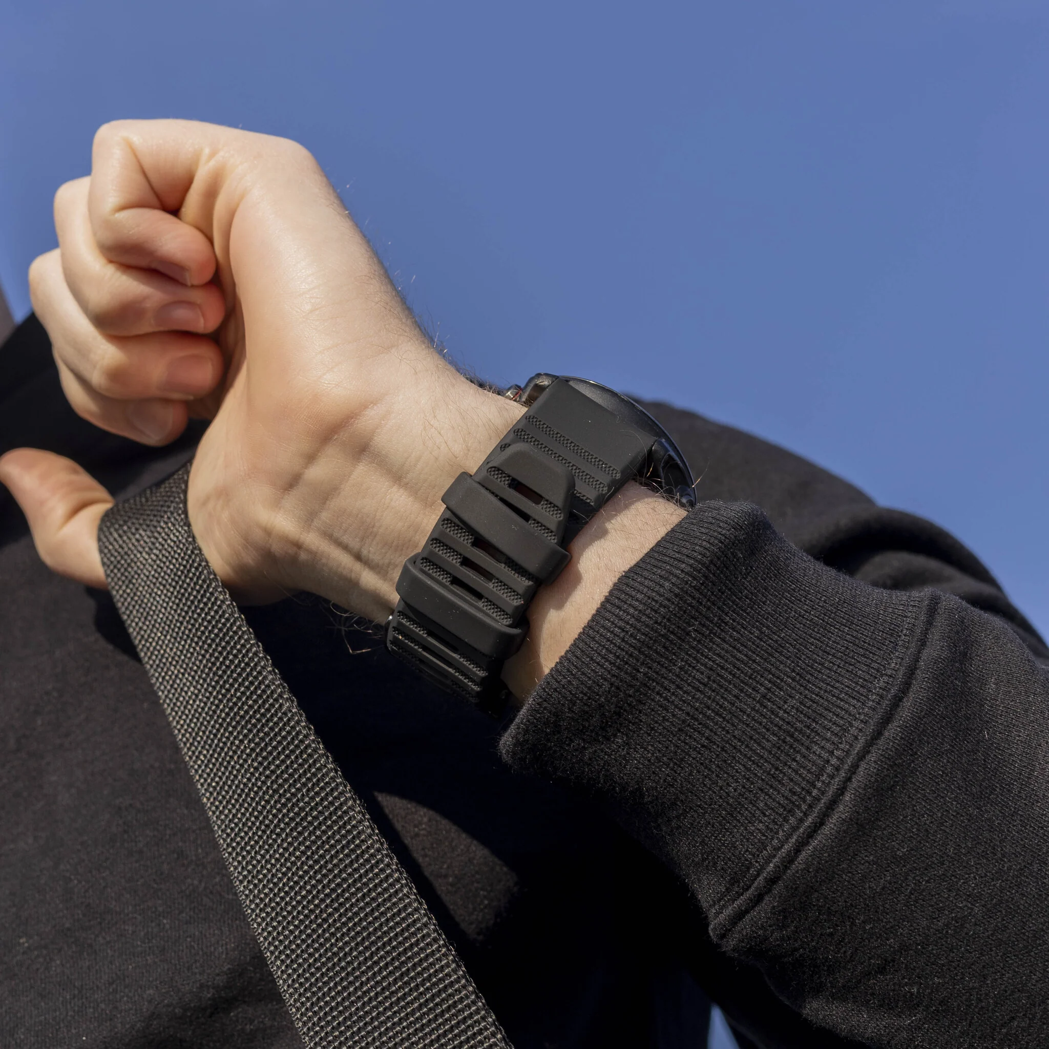 Bandz Garmin Instinct Buckled Silicone Strap (Black) - Image 3